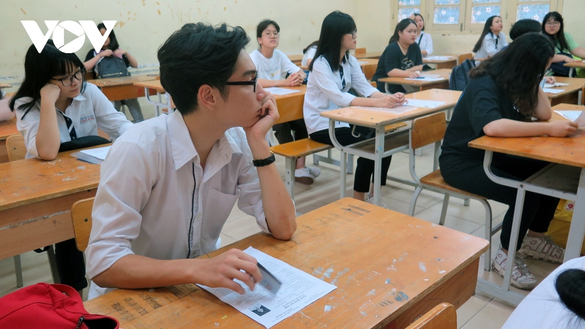 High-school students to sit graduation exams early this year